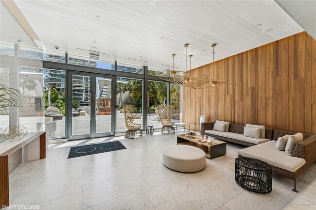 Photo - 88 SW 7th St Unidad 1804