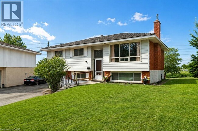 Photo - 442 Blythwood Pl