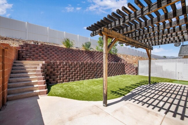 Photo - 146 S 1930 W