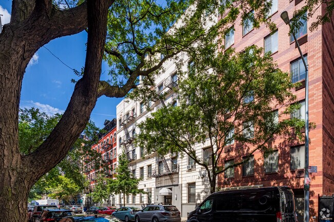 Photo - 215 W 105th St