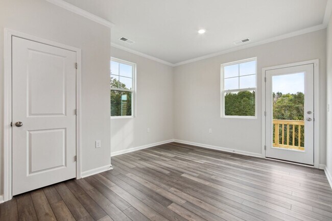 Photo - 356 Devon Clfs Dr