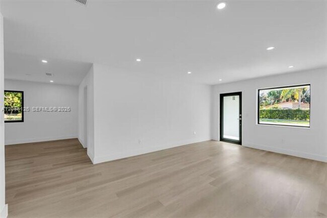 Photo - 1597 NE 143rd St