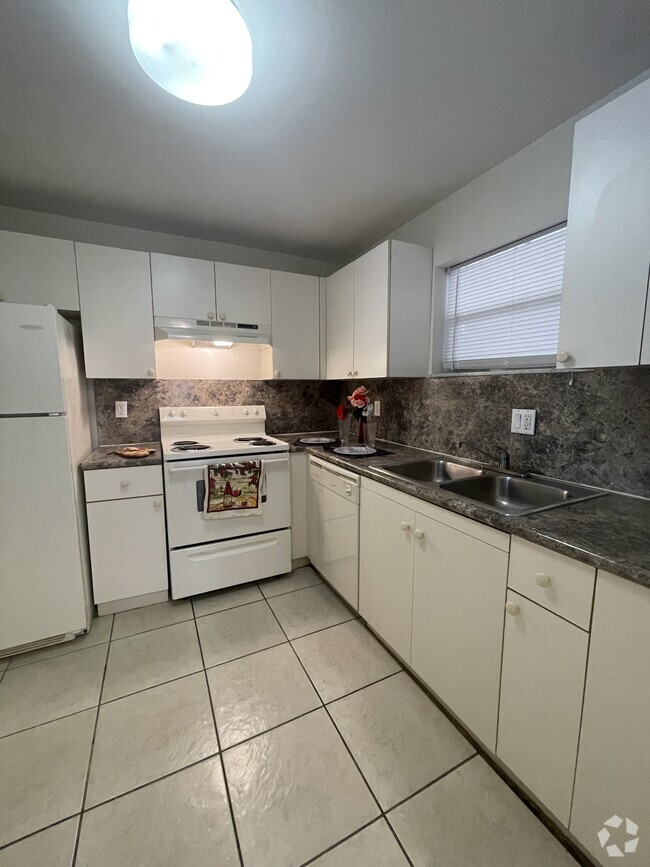 Building Photo - 4255 N University Dr Rental