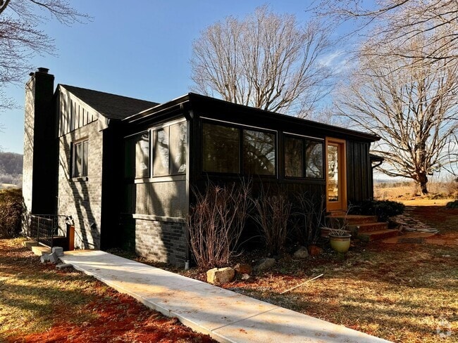Building Photo - 3901 Thomas Dairy Ln Rental
