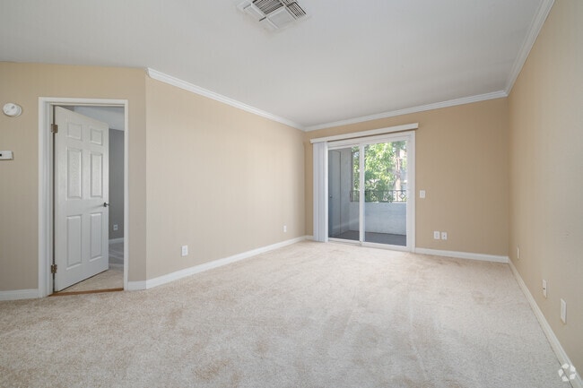 2BR, 1BA - 855SF - Living Room