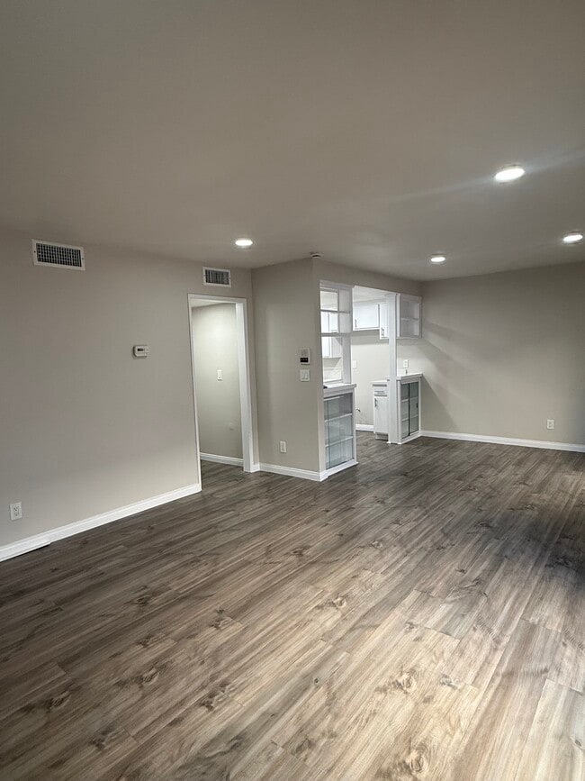 Photo - 10687 Wilkins Ave Unidad 1