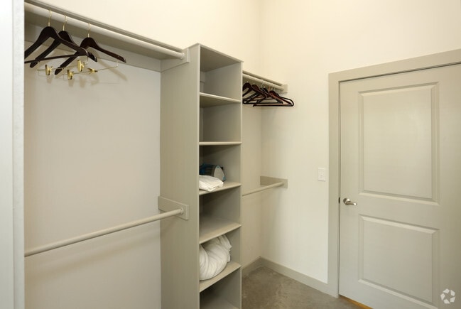 1BR-1BA 845sf Closet