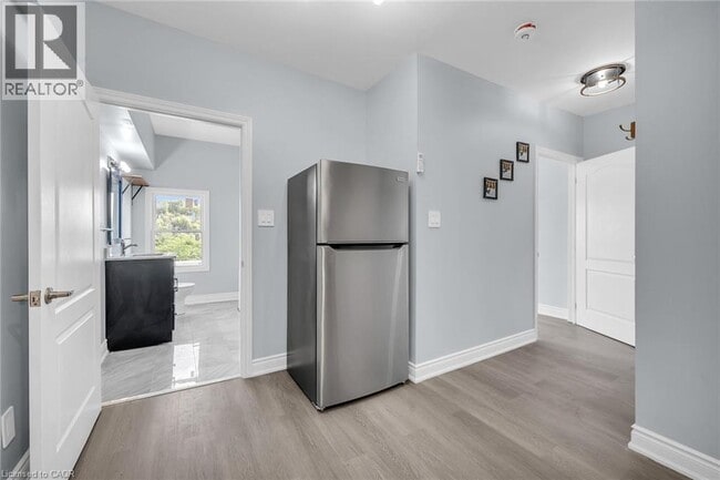 Photo - 4987 King St Unité 2