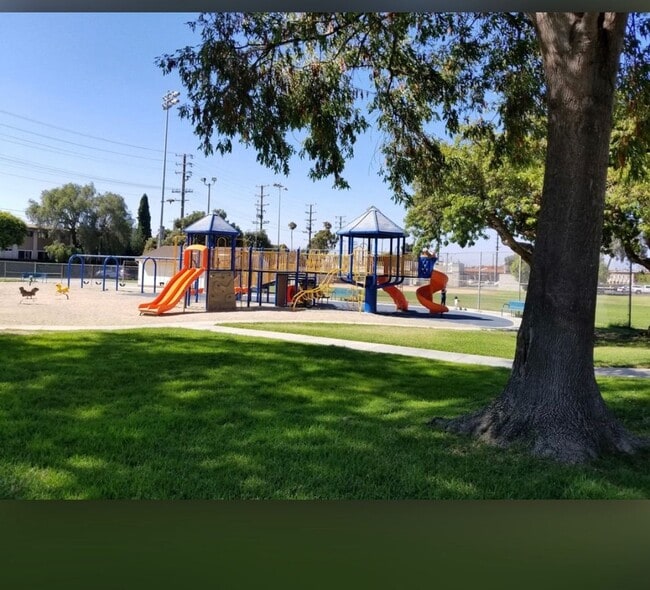 Photo - 24061-24065 Neece Ave