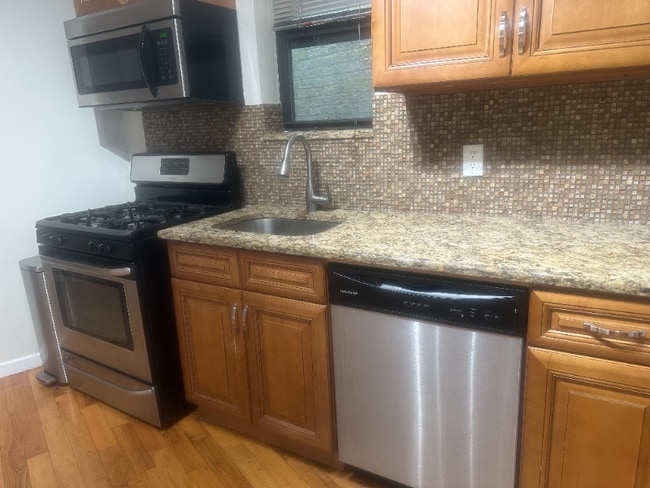 Building Photo - 529 54th St