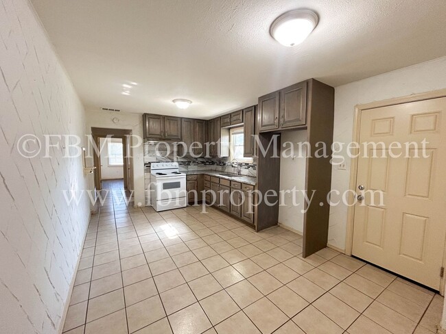 Photo - 4205 W Park Row Blvd