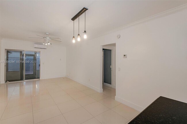 Photo - 1560 NE 127th St Unidad 113