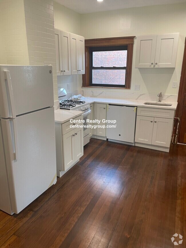 Building Photo - 1855 Beacon St Unit 3 Rental