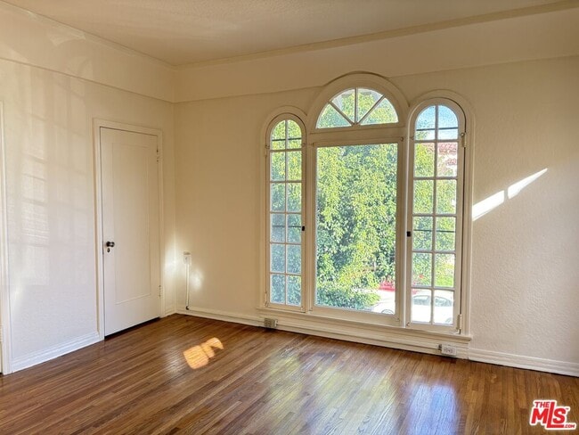 Photo - 351 N Gardner St Unit 1/2