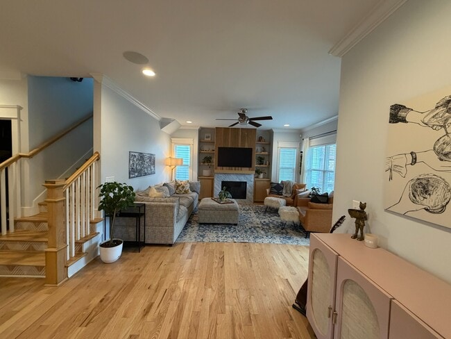 Living area - 1510 Ward Ave