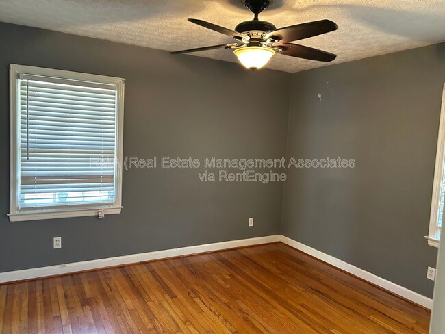 Photo - 1133 E College St