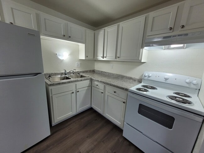 Photo - 545 Spinnaker Ln