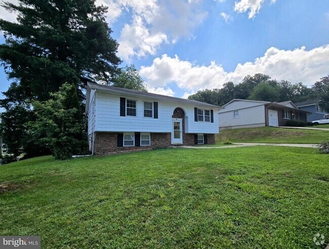 Building Photo - 901 Country Terrace Rental