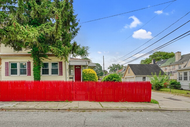 Building Photo - 5 Sunship Rd Unit 5 Sunship Rd Predecessor