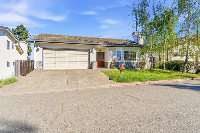 Building Photo - Expansive Valley Views & Private Living in Castro Valley - 4BD/3BA Exec Home