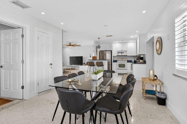 Photo - 1123 SE 2nd Ave