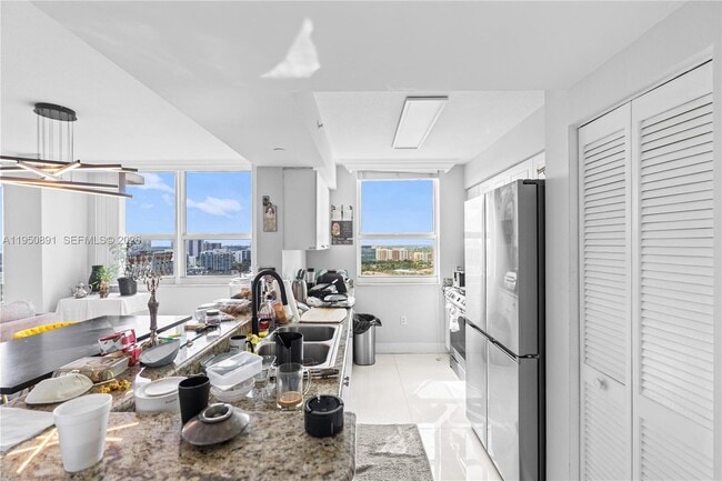 Building Photo - 19501 W Country Club Dr Unit 1904