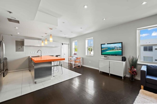 Photo - 802 Euclid Ave Unidad 303