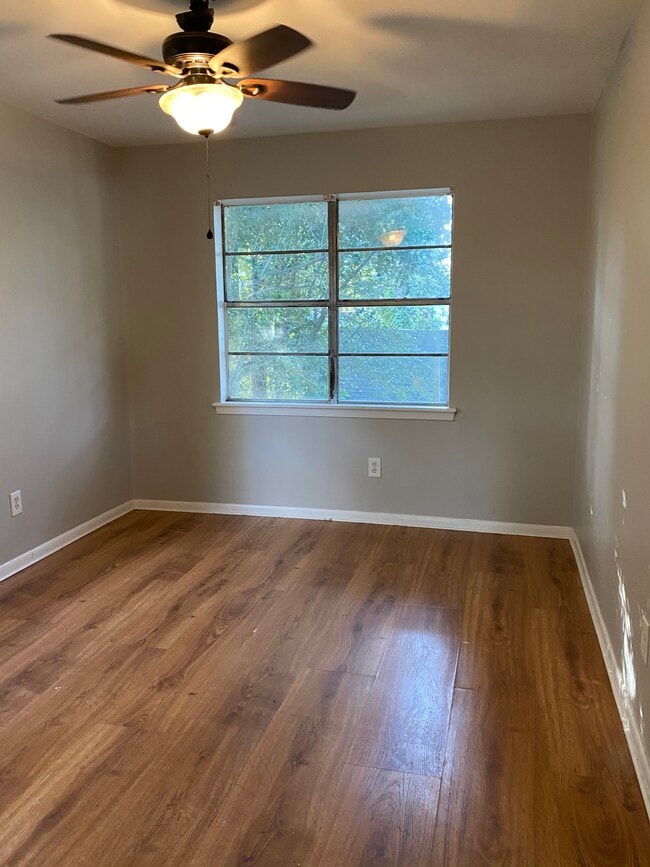bedroom with AC window unit - 4422 Bell St
