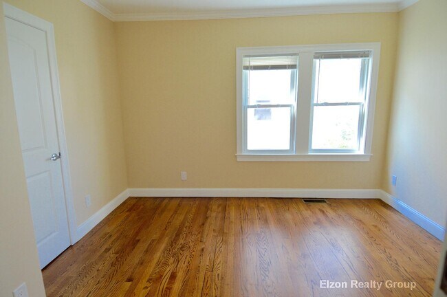 Photo - 260 Foster St Apartments Unit 1