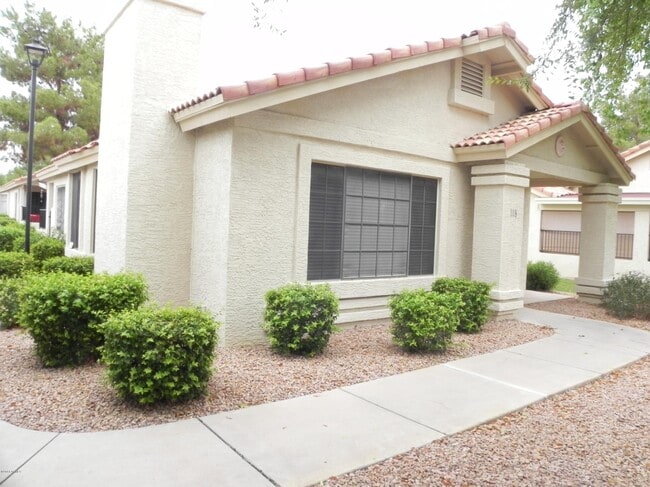 Photo - 1120 N Val Vista Dr
