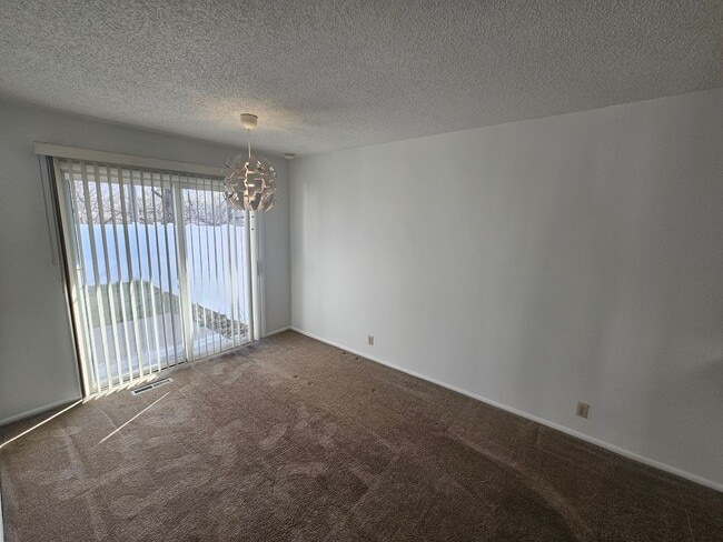 Photo - Great 3 Bed / 2 Bath Duplex in Millcreek