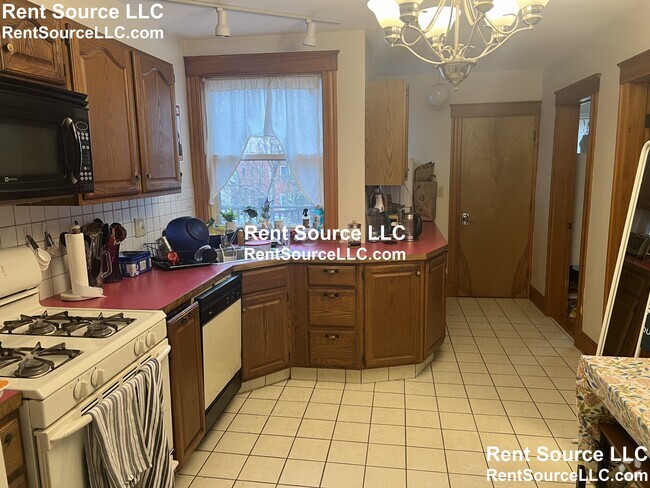 Building Photo - 13 Berkshire St Unit 2 Rental