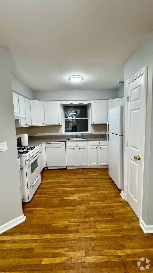 Building Photo - 905 Bergen St Unit 1st floor Rental