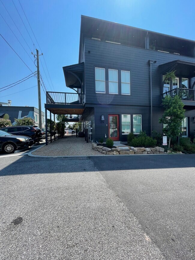 Photo - 674 Exchange St SE