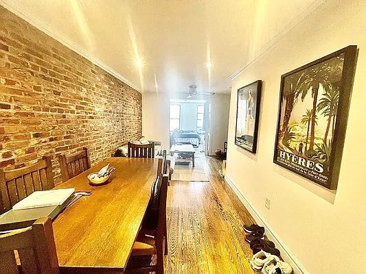 Photo - 334 E 6th St