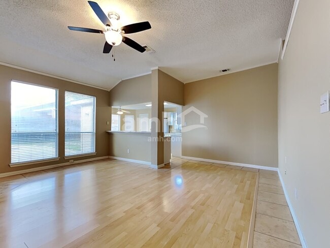 Photo - 2017 Lake Pointe Dr