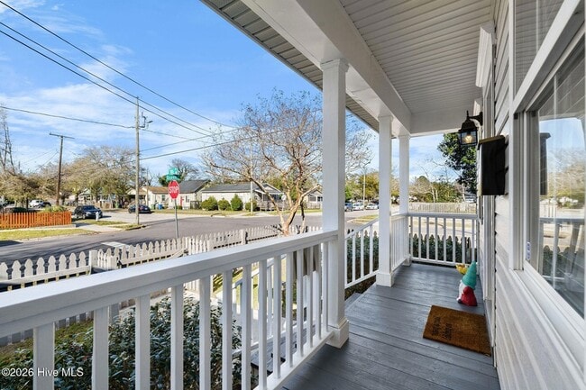 Photo - 720 Queen St