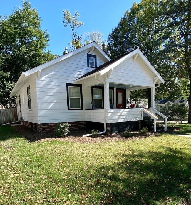 Building Photo - Three Bedroom Two Bathroom House For Rent