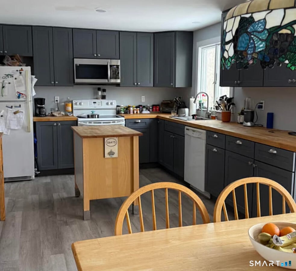 Photo - 708 E Pond Meadow Rd