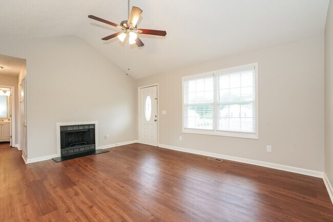 Photo - 581 Woodcrest Dr