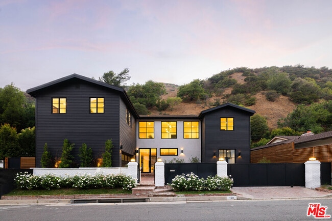 Building Photo - 1937 N Beverly Dr Rental