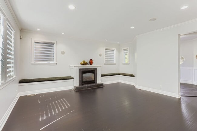 Photo - 4bd/3.25ba Kirkland house