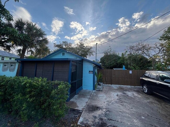 Photo - 311 S K St