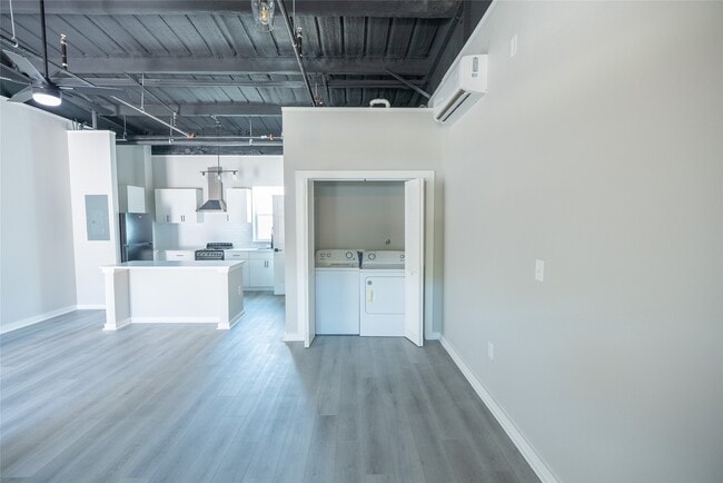 Building Photo - 2612 Castle St Unit H