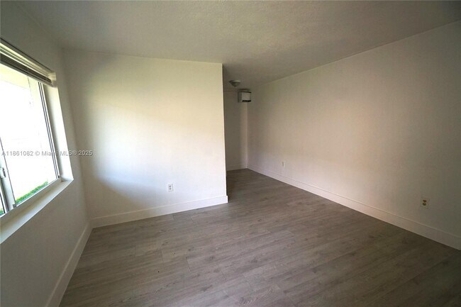 Photo - 584 NW 65th St Unidad 3