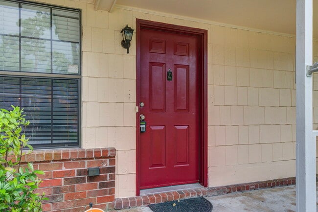 Photo - 106 Carriage Ct