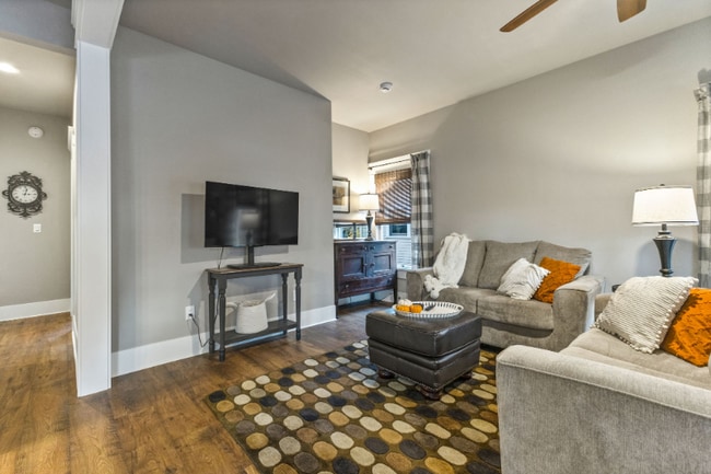 Photo - 925 SW Walnut St