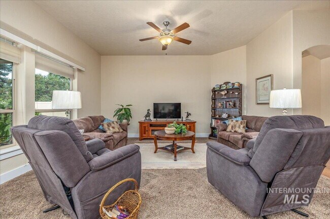 "Charming 3-Bedroom Home with 2 Full Baths in Boise's Sought-After West Dover Heights!"