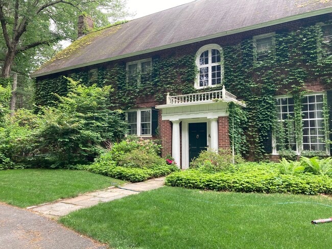 Building Photo - 254 Fairhaven Rd Unit joan campbell