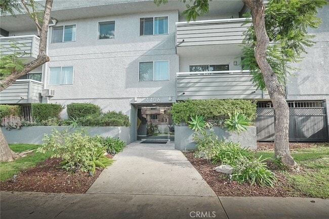 Building Photo - 4406 Cahuenga Blvd Unit 209
